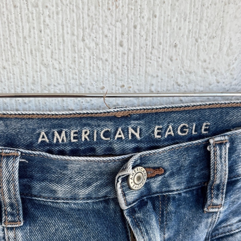American Eagle Outfitters Mom Jean Acid Wash High Rise Straight Jeans sz 6 Short - Picture 2 of 8
